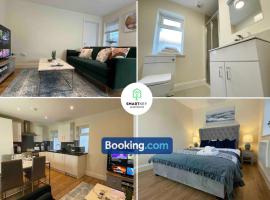 Modern 1 bedroom flat with free parking, hotel in Woking