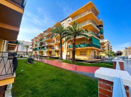 Palm Beach by Unik Vacation, hotel em La Pineda