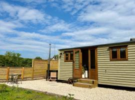 Lintmill Lodges - Thistle Shepherds Hut, hotel v destinaci Sorn