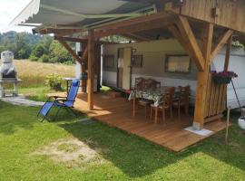 Počitniška prikolica Zeleni raj, hotel a Podnart