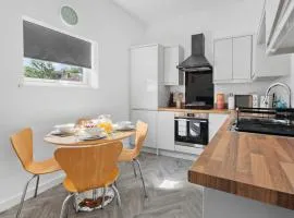 Henwood Home Stays I 3 Modern Flats I Sleeps 4 in each