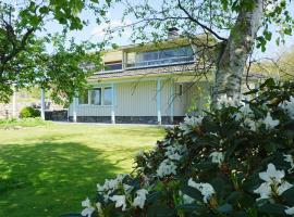 4 star holiday home in Hamburgsund, hotel v destinaci Hamburgsund
