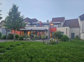 Au Coeur Des Bulles, hotel v destinaci Loches-sur-Ource