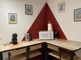 Chez Marie et Angel, hotel con estacionamiento en Autun