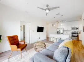 2 Mi to UF Campus! Dog-Friendly Condo with Pool