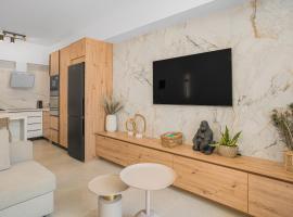 Infinity luxury suite, hotel in Malia