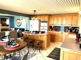 Sky View Luxury Private Terrace 1 Bedroom Suite، فندق في كريستيانستيد