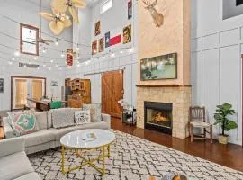 Meadows Farmhouse & Cottage - Hot Tub & Fire Pit