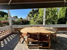 Maison 3 pièces avec jardin, à 2 pas du centre, 8 couchages, parking, clim et ménage inclus - FR-1-226B-208