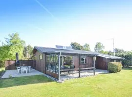 Cozy Home In Væggerløse With Kitchen