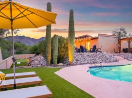Tucasa - Private Backyard Resort - Theater, hotel with hot tubs in Tucson