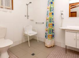 Beachside Holiday Park, hotel in Normanville