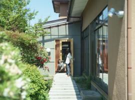 市とコージ, acomoda&ccedil;&atilde;o em Akita