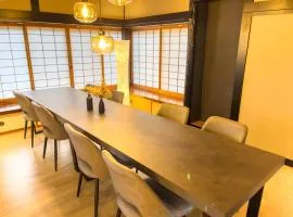 自然豊かな古民家豪邸 最大12名まで可 大人数に最適可で アクセス良好な 菱閣