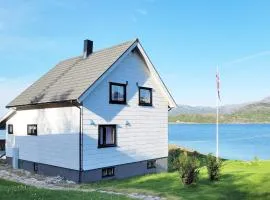 6 person holiday home in Sandhornøy