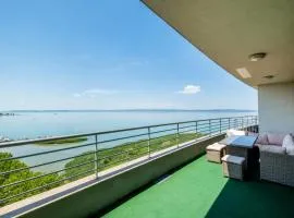 MyFlat Club 218 Panorama Wellness Apartment