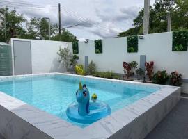 Risa Poolvilla Buriram ริสา พูลวิลล่า, hotel em Buriram
