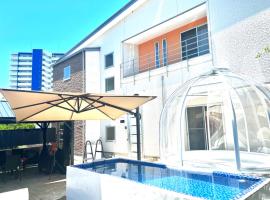 バブルハウス付き!白良浜徒歩10分!プール付き!BBQ雨でも可能!貸切!浅築5LDk, Hotel in Shirahama