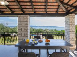 Holiday House Istria with Private pool and Sea View, Hotel in Ravni