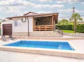 Villa Golden Shore with Private Pool in Kranevo, stuga i Kranevo
