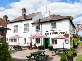 The Silver Cup, hotel cerca de Club de golf Aldwickbury Park, Harpenden