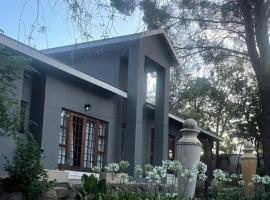 12 On York Guesthouse, хотел, който приема домашни любимци, в Блоемфонтейн