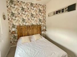 Petit nid sur le Bassin Arcachonnais, hotel i Biganos