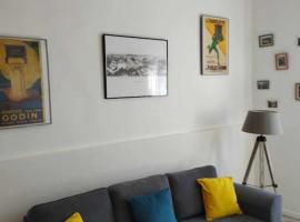 Appartement GUISE Familistere, hotel in Guise