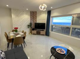 The Red Sea Apartment شقة البحر الأحمر: Cidde'de bir plaj oteli