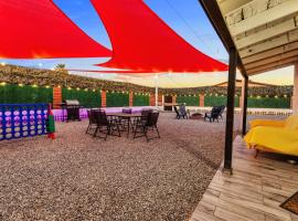 Phoenix Retreat - 1 Bedroom King Suite with 2 Smart TVs - 10 min from Airp - Unit B, hotel em Phoenix