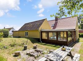 Beautiful Home In Svaneke With Kitchen，位于斯瓦讷克的酒店
