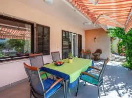Nice Apartment In Valbandon With Wifi