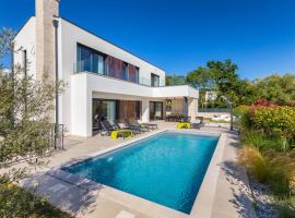 Villa Abarica by Villsy - with heated pool, sauna, jacuzzi, hotell sihtkohas Marasi