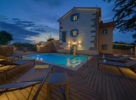 Luxury Villa Ive With Heated Pool, Finnish Sauna, Infrared Sauna, Pet Friendly, hotel u gradu Krk