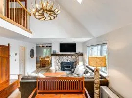 Condo with Deck and Grill Less Than 5 Miles to Loon Mountain!