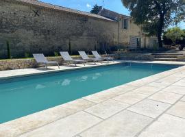 Domaine de Charme - Drôme Provençale - Grignan, hotel en Roussas