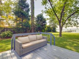 Waterfront Gloucester Home with Private Boat Dock!, hotel v destinaci Gloucester