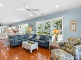 Beachside Charm 3BR Villa with Resort Amenities