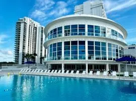 Beachfront Property Pool Gym Tennis Miami Beach!