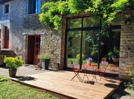 Calme et confort à la campagne en Bourgogne vinicole,