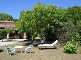 Maison rénovée avec terrasse privative et jardin au centre de Gemenos