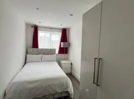 Double Guest Room 40 minutes from Central London