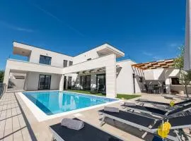 Villa Dasi s grijanim bazenom