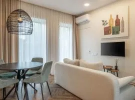 GREEN HOUSE Downtown Apartments with private FREE parking and BIKE storage