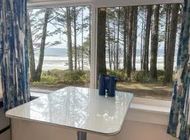 Ocean Front, Cottage at Oregon House, Stairs to the Beach!