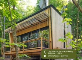 Cabin Zoobox 69, hotel in Eastman