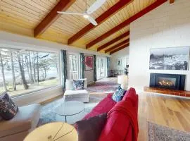 Ocean Front, Eagle at the Oregon House, Stairs to the Beach!