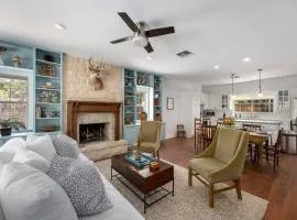 Revins Haus - Fire Pit & Walk to Main St