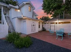 Stonewall Bungalow 4 - Sleeps 3