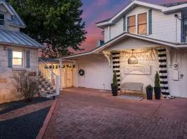 Stonewall Bungalows - Sleeps 15